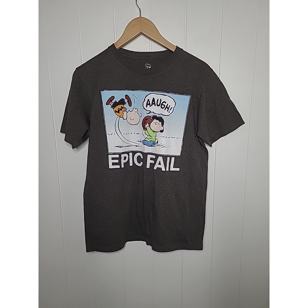 Charlie Brown & Lucy “Epic Fail” Men’s Medium TShirt Humor Football Cartoon